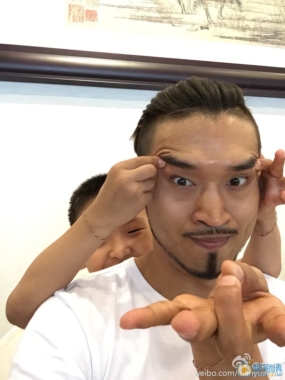 栾元晖逗逼表情包 栾元晖高清写真_栾元晖高清剧照