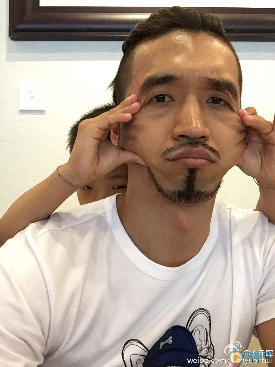 栾元晖逗逼表情包 栾元晖高清写真_栾元晖高清剧照