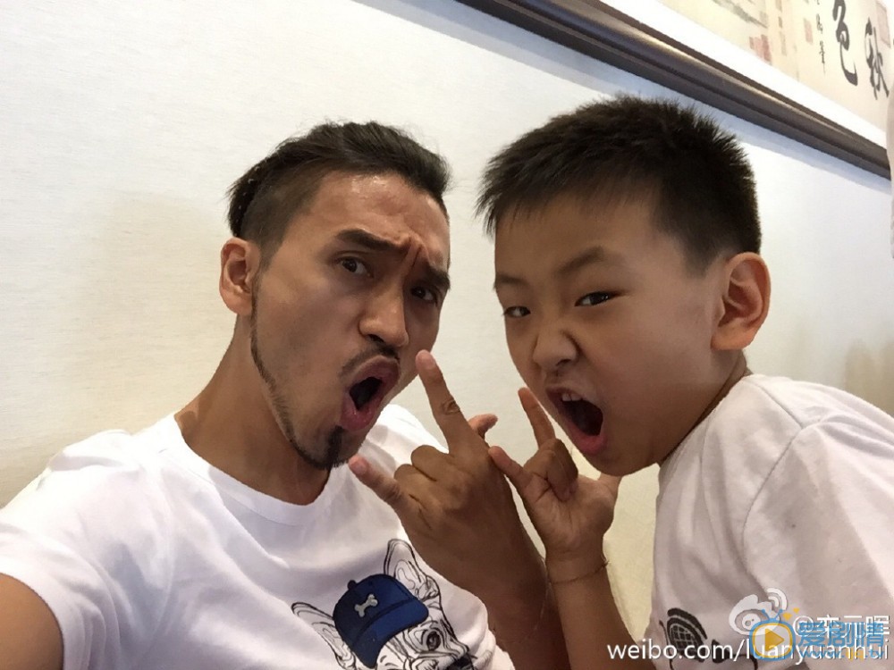 栾元晖逗逼表情包 栾元晖高清写真_栾元晖高清剧照