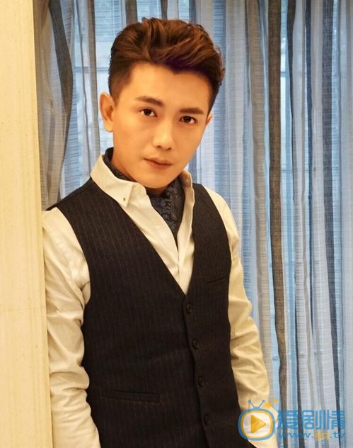 李亭哲生活照 李亭哲高清写真_李亭哲高清剧照