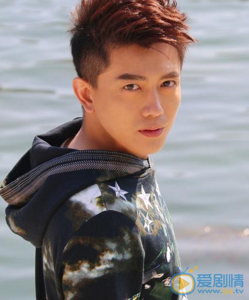 李亭哲生活照 李亭哲高清写真_李亭哲高清剧照