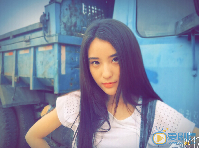 鲍天琦街拍写真 鲍天琦高清写真_鲍天琦高清剧照