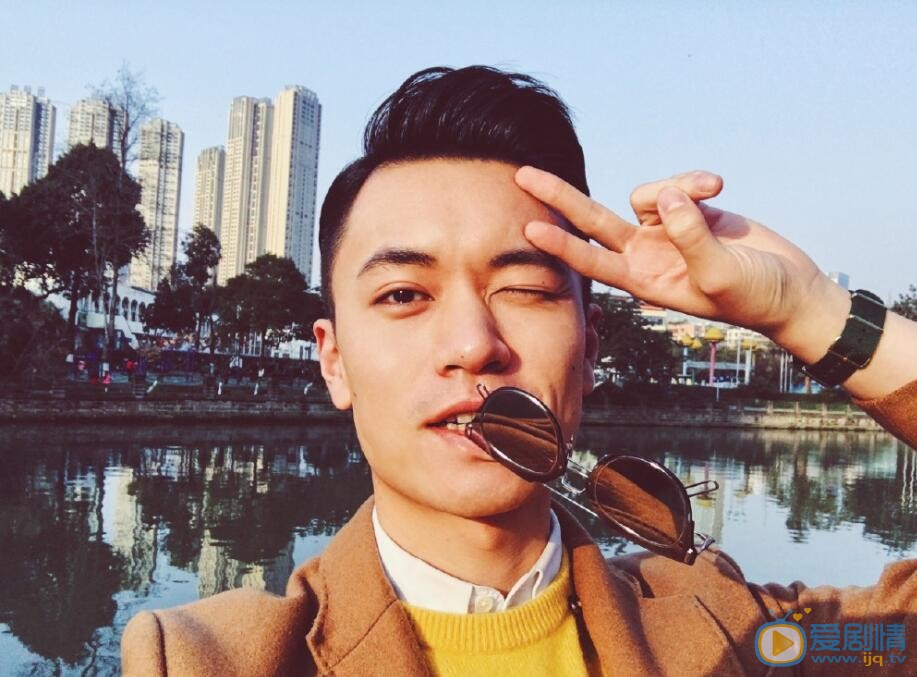 黄鹤立生活照 黄鹤立高清写真_黄鹤立高清剧照