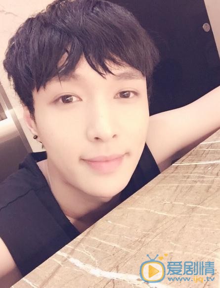 张艺兴生活照 张艺兴高清写真_张艺兴高清剧照