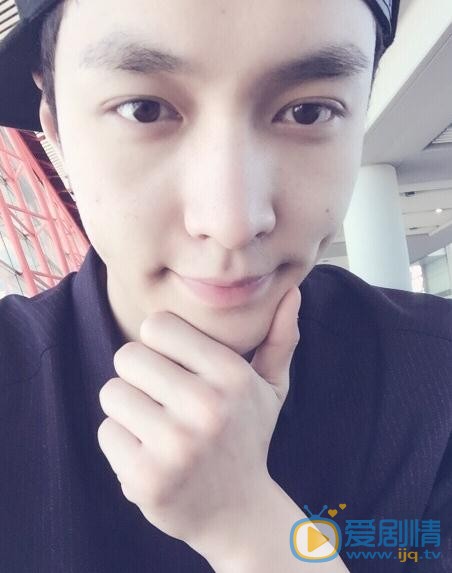 张艺兴生活照 张艺兴高清写真_张艺兴高清剧照