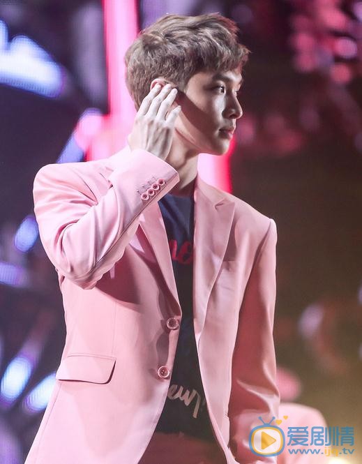 张艺兴舞台照 张艺兴高清写真_张艺兴高清剧照