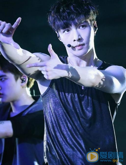 张艺兴舞台照 张艺兴高清写真_张艺兴高清剧照