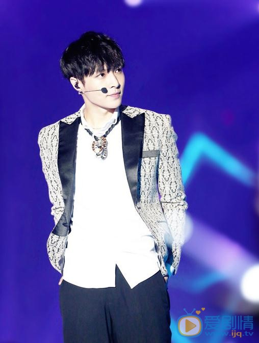 张艺兴舞台照 张艺兴高清写真_张艺兴高清剧照