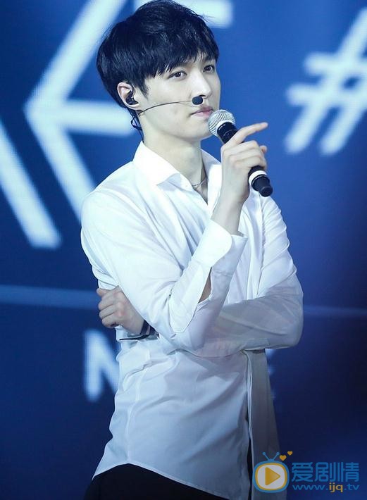 张艺兴舞台照 张艺兴高清写真_张艺兴高清剧照