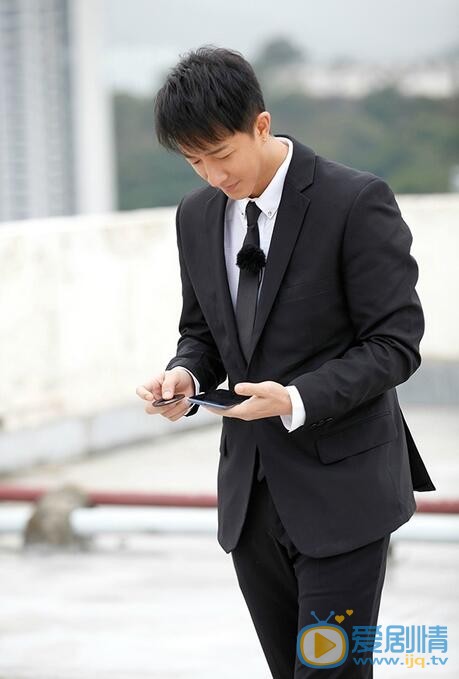 二十四小时时空水手上演西装杀，女保镖张蓝心颖儿太帅气了！