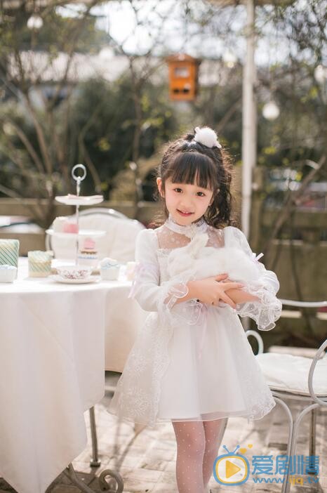 冯雪雅甜美可人 冯雪雅高清写真_冯雪雅高清剧照