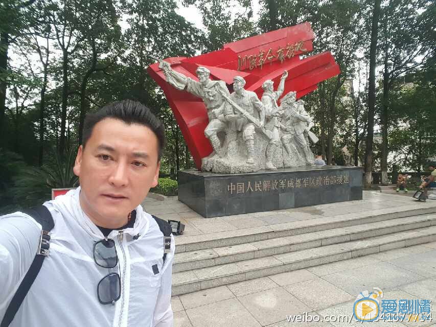 刘小锋生活照 刘小锋高清写真_刘小锋高清剧照