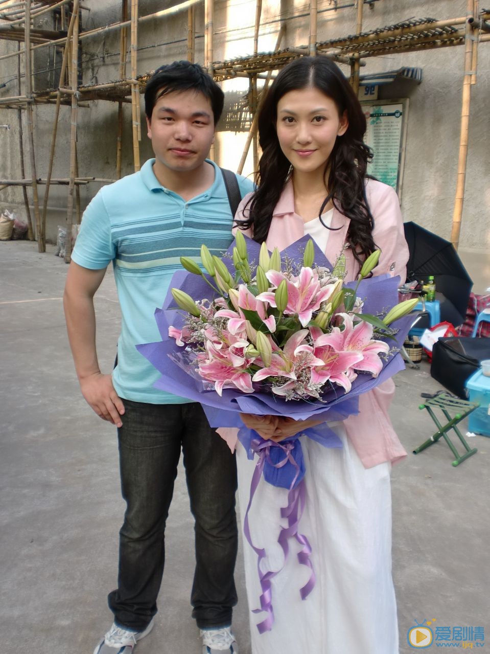李彩桦和粉丝合照 李彩桦高清写真_李彩桦高清剧照