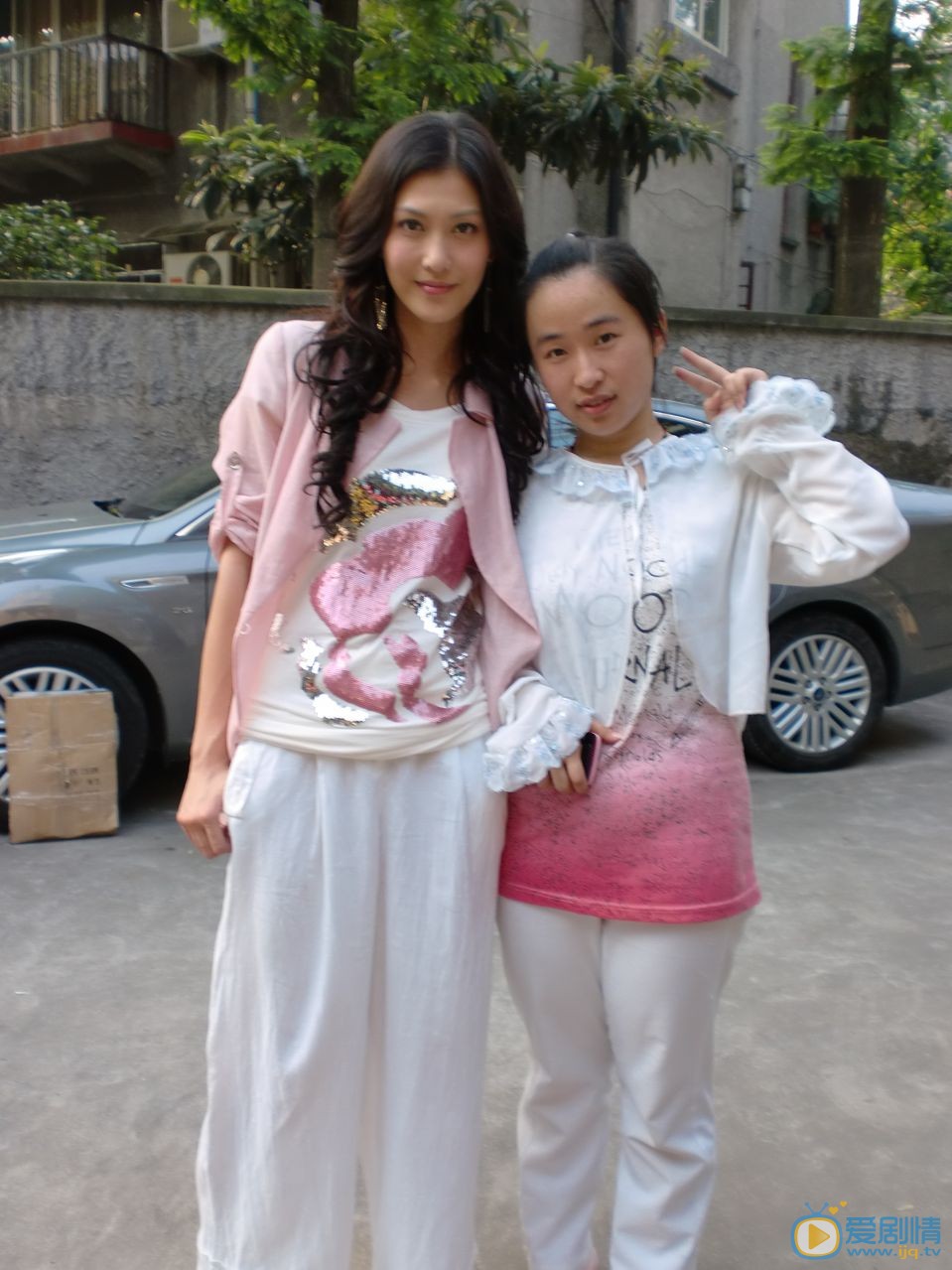 李彩桦和粉丝合照 李彩桦高清写真_李彩桦高清剧照