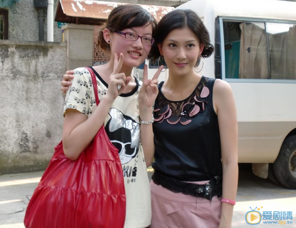 李彩桦和粉丝合照 李彩桦高清写真_李彩桦高清剧照