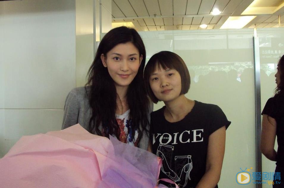 李彩桦和粉丝合照 李彩桦高清写真_李彩桦高清剧照