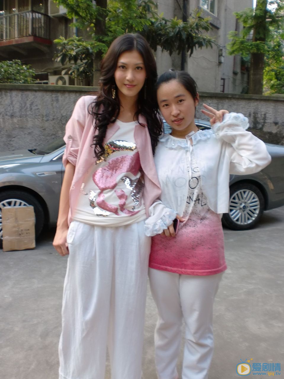 李彩桦和粉丝合照 李彩桦高清写真_李彩桦高清剧照