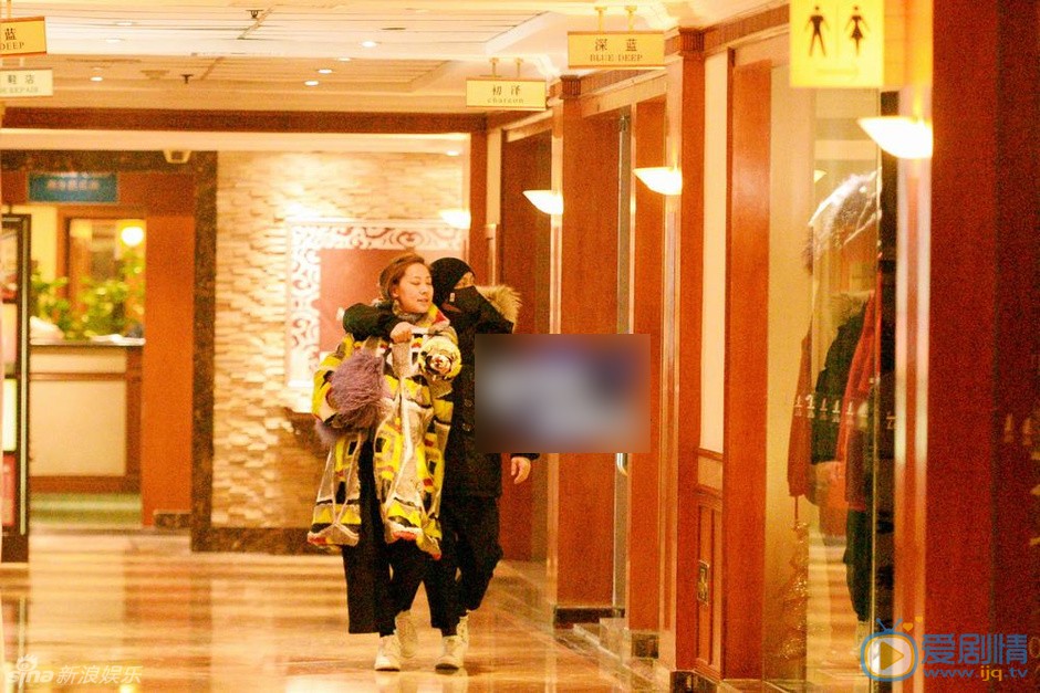 张卫健和张茜同框恩爱照 张卫健高清写真_张卫健高清剧照