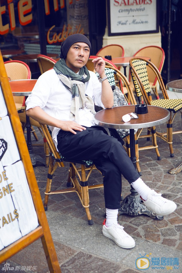 张卫健时尚街拍照 张卫健高清写真_张卫健高清剧照