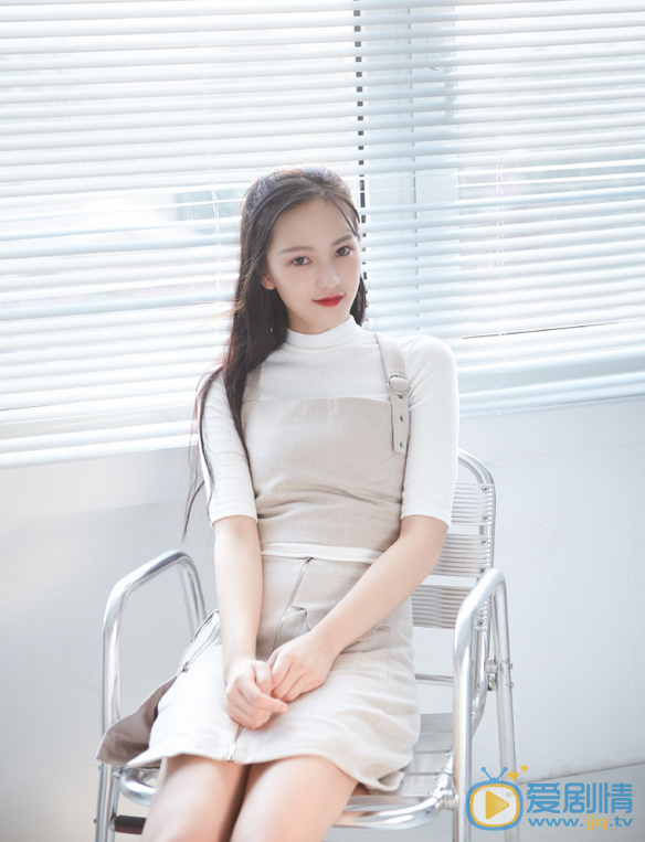 黄灿灿生活美照 黄灿灿高清写真_黄灿灿高清剧照