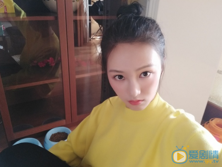 黄灿灿生活照 黄灿灿高清写真_黄灿灿高清剧照