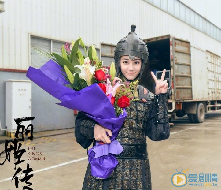 《丽姬传》杀青 迪丽热巴张彬彬曝杀青现场照