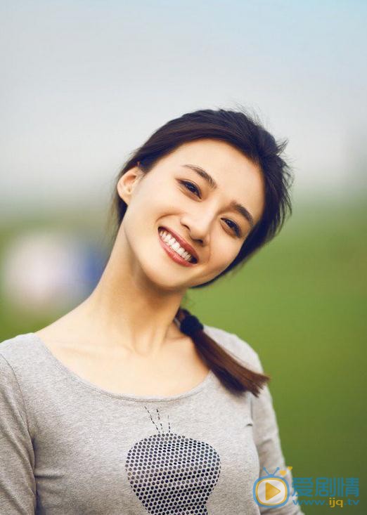 进击吧闪电白无双是谁扮演的？白无双扮演者冯文娟个人资料、写着及生活照欣赏