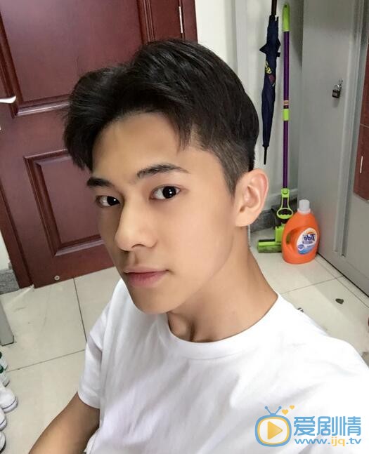 梁译木自拍照 梁译木高清写真_梁译木高清剧照