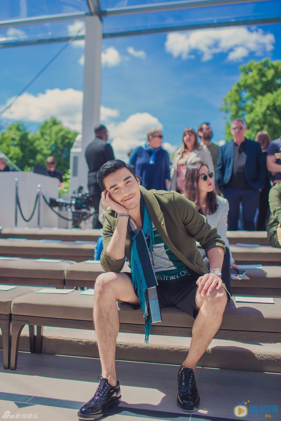 胡兵绅士街拍大片 胡兵高清写真_胡兵高清剧照