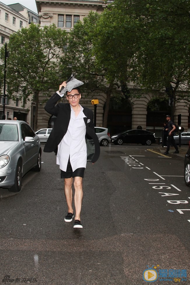 胡兵绅士街拍大片 胡兵高清写真_胡兵高清剧照