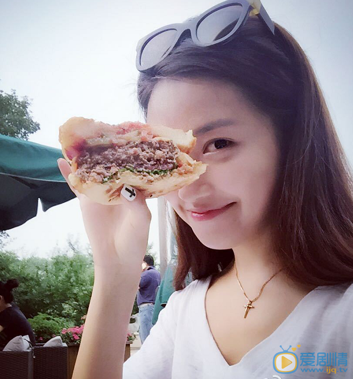 菅纫姿生活照 菅纫姿高清写真_菅纫姿高清剧照