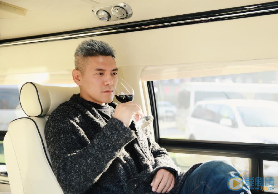 吴卓翰生活照 吴卓翰高清写真_吴卓翰高清剧照
