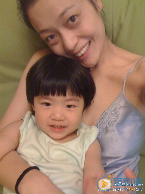 吴卓翰全家福 吴卓翰高清写真_吴卓翰高清剧照