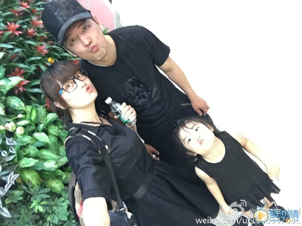 吴卓翰全家福 吴卓翰高清写真_吴卓翰高清剧照