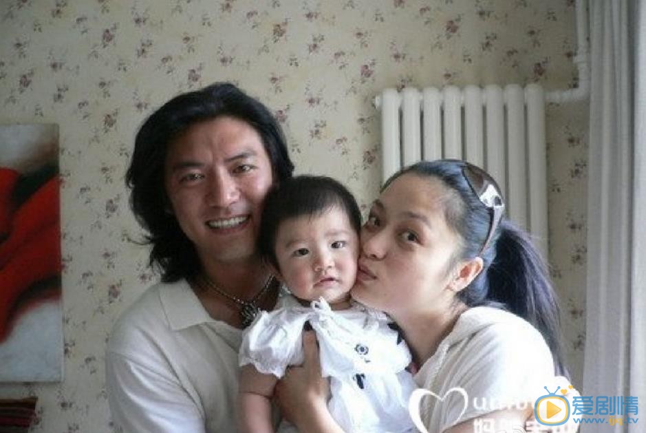 吴卓翰全家福 吴卓翰高清写真_吴卓翰高清剧照