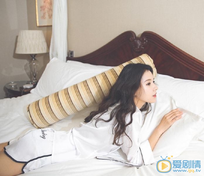 张予曦唯美街拍 张予曦高清写真_张予曦高清剧照