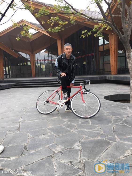 曹云金时尚街拍照 曹云金高清写真_曹云金高清剧照