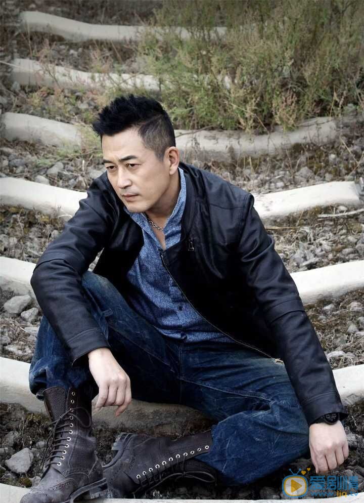王志飞时尚街拍 王志飞高清写真_王志飞高清剧照
