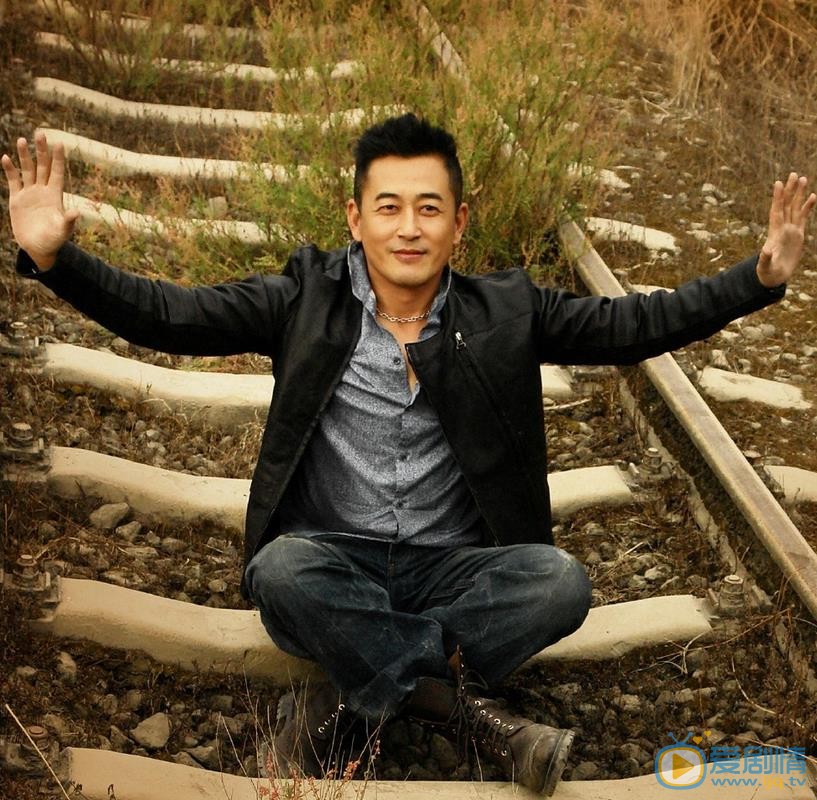 王志飞时尚街拍 王志飞高清写真_王志飞高清剧照