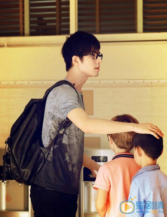 陈学冬《一年级》综艺照 陈学冬高清写真_陈学冬高清剧照