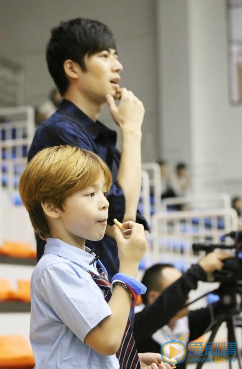 陈学冬《一年级》综艺照 陈学冬高清写真_陈学冬高清剧照