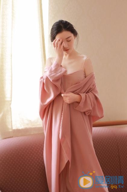 张辛苑慵懒睡衣写真 张辛苑高清写真_张辛苑高清剧照