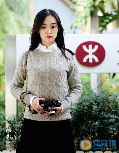 何泓姗清新街拍写真 何泓姗高清写真_何泓姗高清剧照