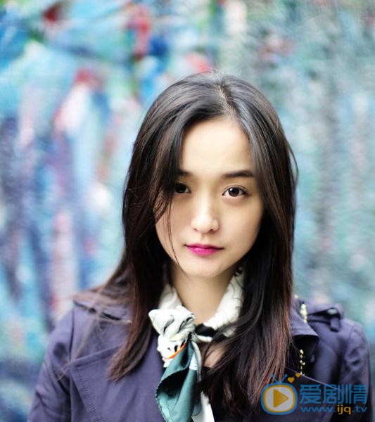 何泓姗清新街拍写真 何泓姗高清写真_何泓姗高清剧照