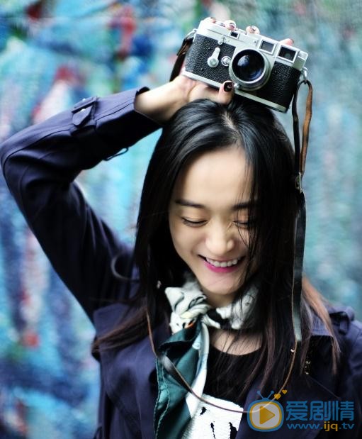 何泓姗清新街拍写真 何泓姗高清写真_何泓姗高清剧照