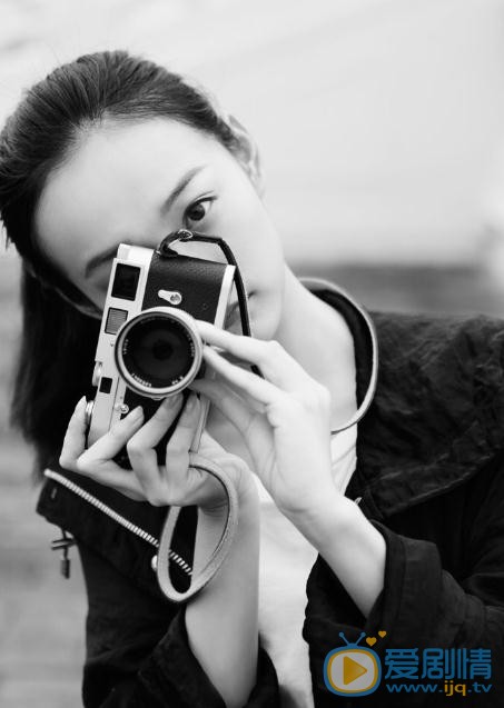 何泓姗清新街拍写真 何泓姗高清写真_何泓姗高清剧照