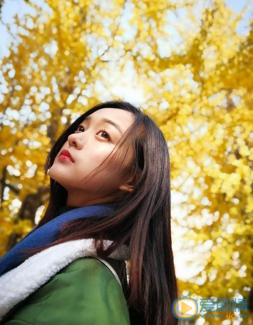 何泓姗清新街拍写真 何泓姗高清写真_何泓姗高清剧照