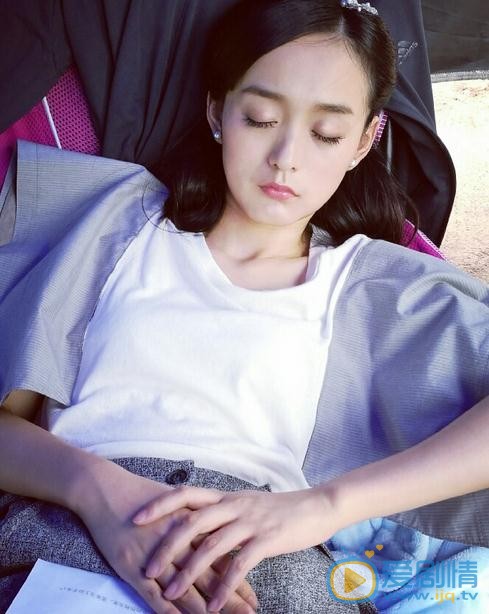 何泓姗片场照 何泓姗高清写真_何泓姗高清剧照