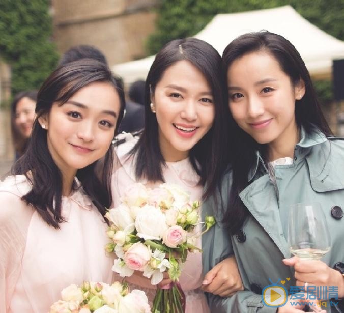 何泓姗参加婚礼照 何泓姗高清写真_何泓姗高清剧照