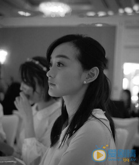 何泓姗参加婚礼照 何泓姗高清写真_何泓姗高清剧照